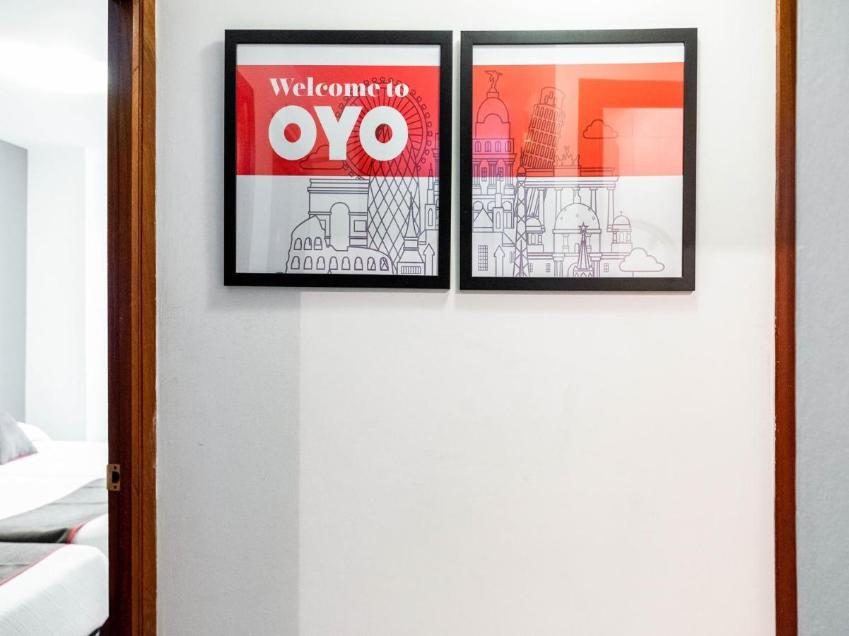 Oyo Hospedaje La Tita 圣地亚哥－德孔波斯特拉 外观 照片